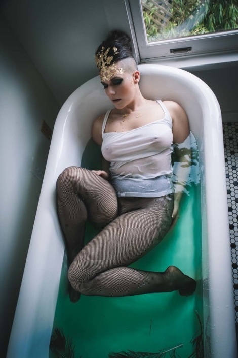 Edgy boudoir photography, vancouver editorial photographer, vancouver fashion editorial photography, bathtub boudoir photographer, claw foot tub